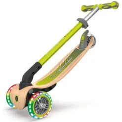 GLOBBER Primo Foldable Lights Mit Holzdeck, Scooter 11 GLOBBER Primo Foldable Lights Mit Holzdeck, Scooter -Spiel Welt Verkauf GLOBBER Primo Foldable Lights mit Holzdeck Scooter@@1700186 3